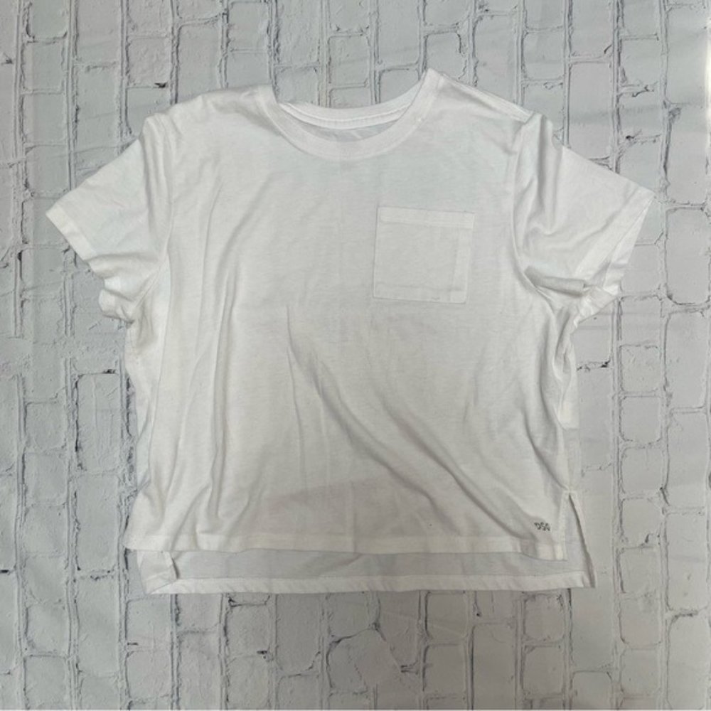 Dicks Sporting Goods White T Shirt with Front Pocket